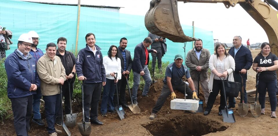 SERVIU JUNTO A FAMILIAS DEL COMITÉ ALBORADA INICIAN LA CONSTRUCCIÓN DE 159 VIVIENDAS EN LAUTARO